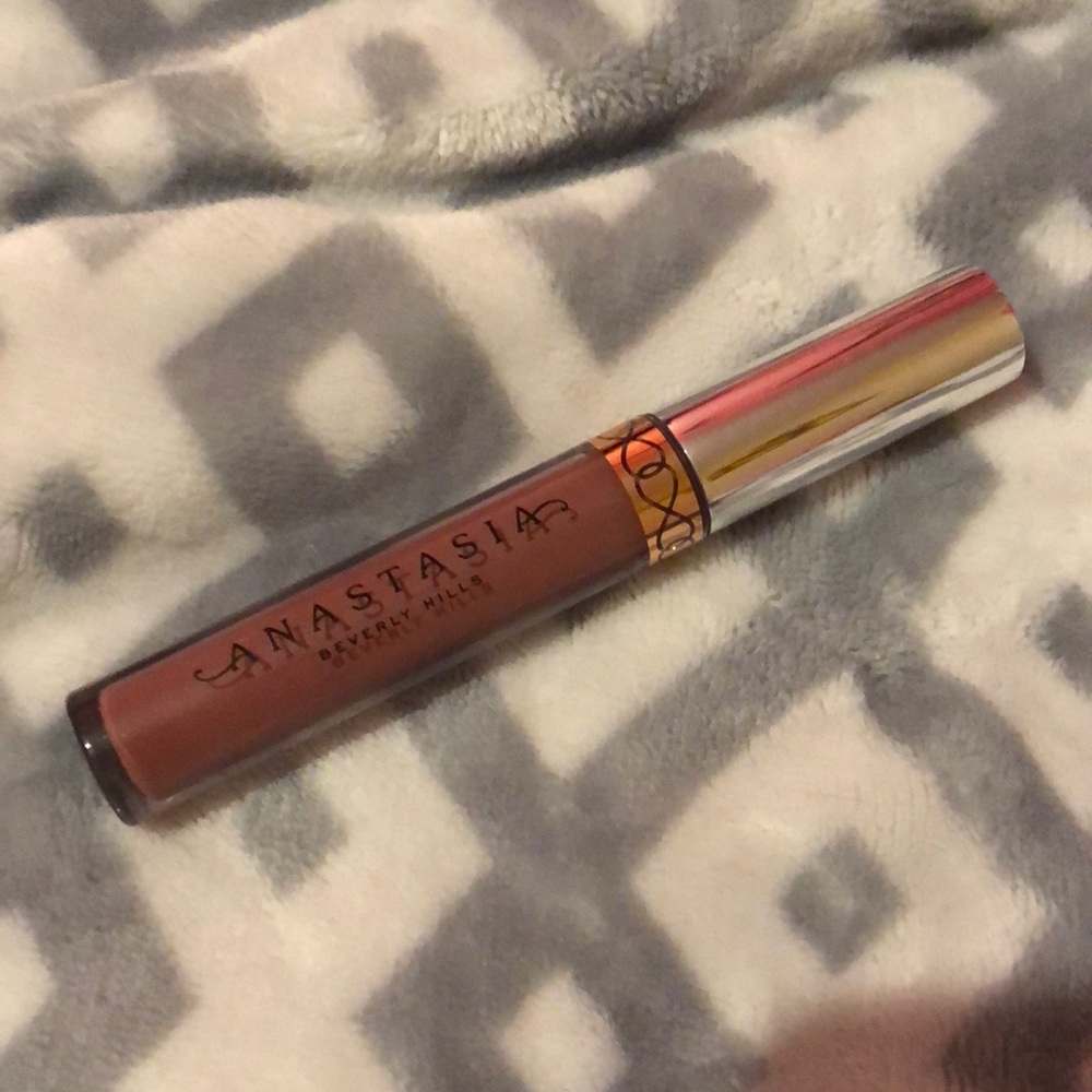 ABH liquid lip stick - poet